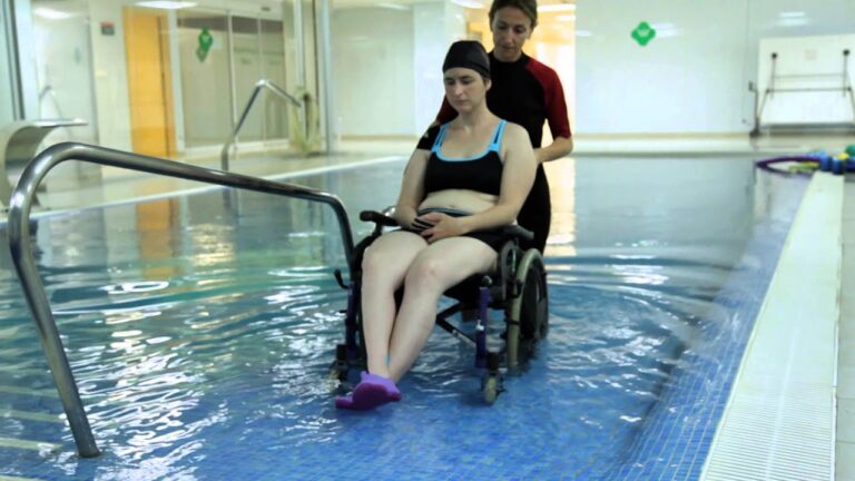 Escaleras de piscina accesibles para personas con movilidad reducida